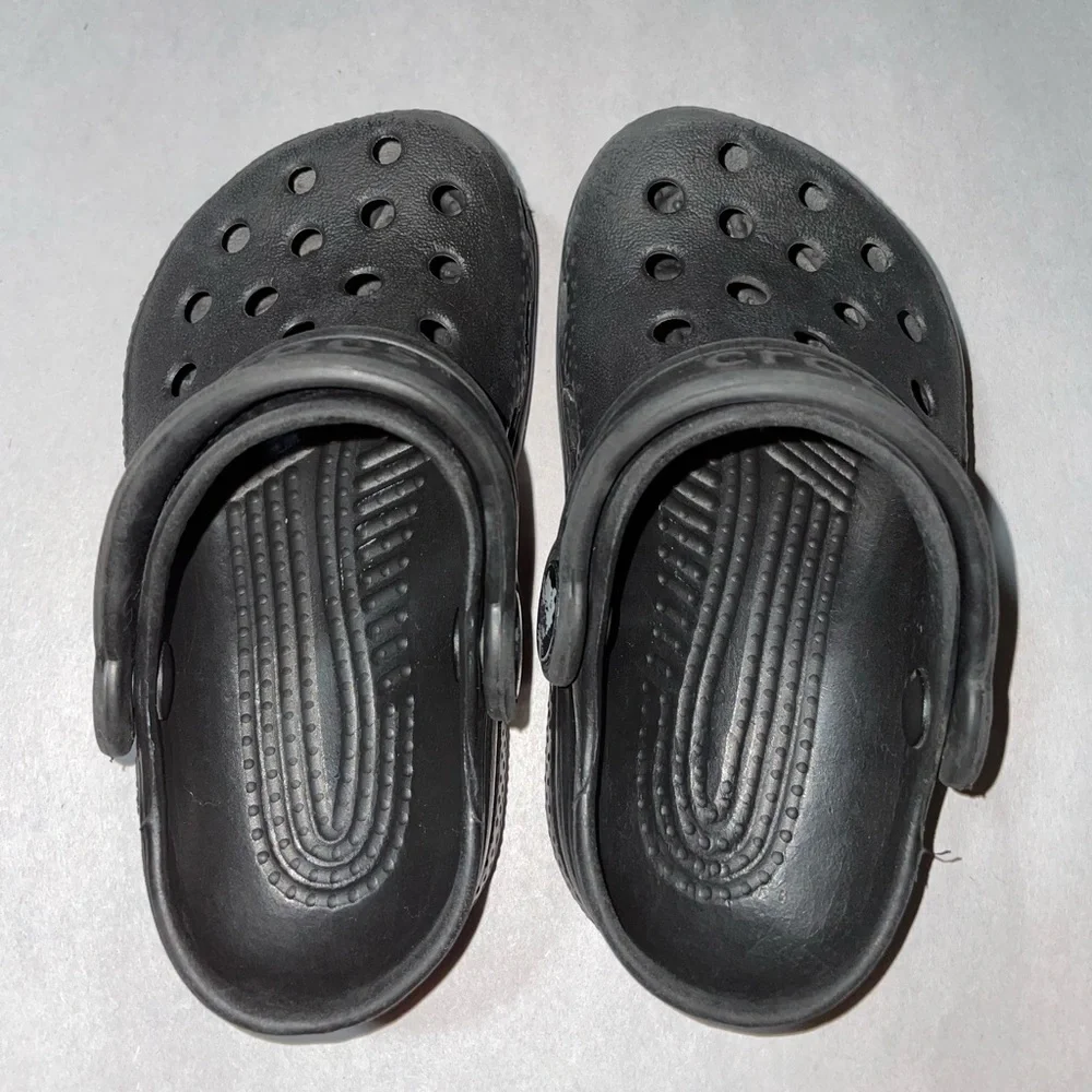 Black Crocs - Kids Size 4/5